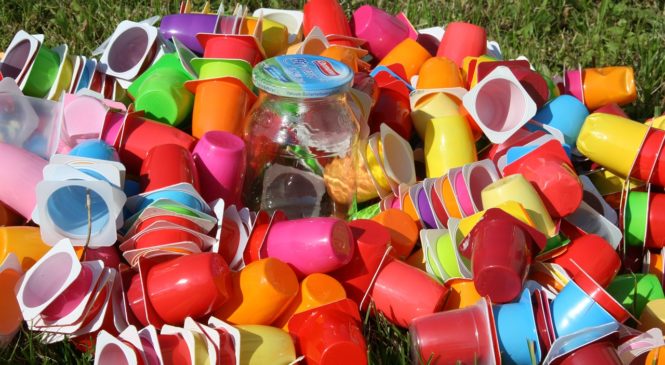 Plastic cups, plates and cutlery Banned in France